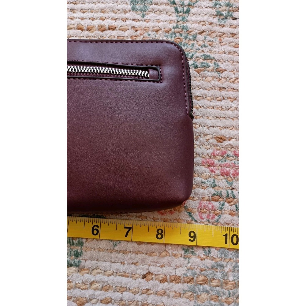 Trina Turk NWT Wristlet‎ Clutch Bordeaux Zip Pouch Gold Hardware - Picture 2 of 10